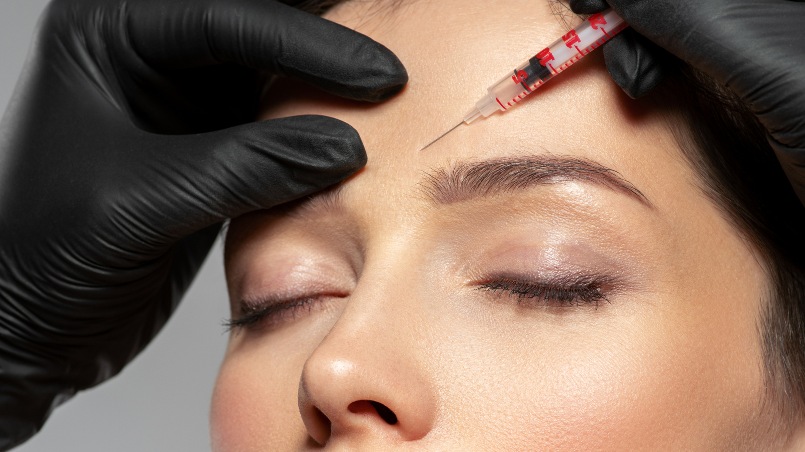 Read more about the article Botox Unboxed: The Marvels and Myths of Botulinum Toxin